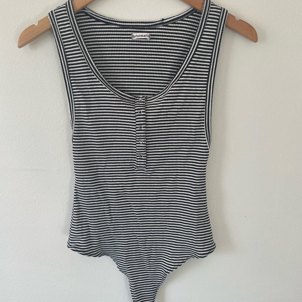 Reformation Ella bodysuit 💙